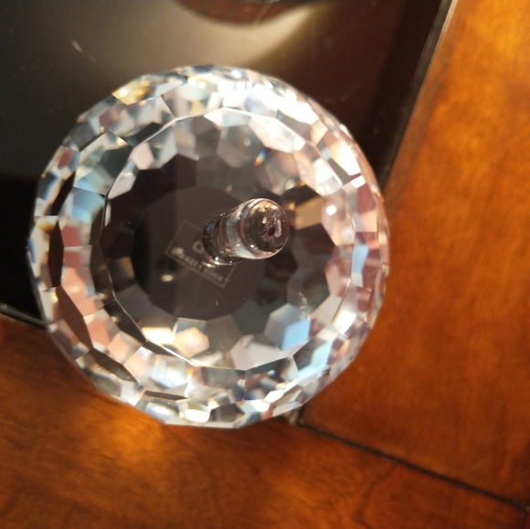 Simon Designs - Crystal Faceted Apple Paperweight - Approximately 3"T - Picture 3 of 5